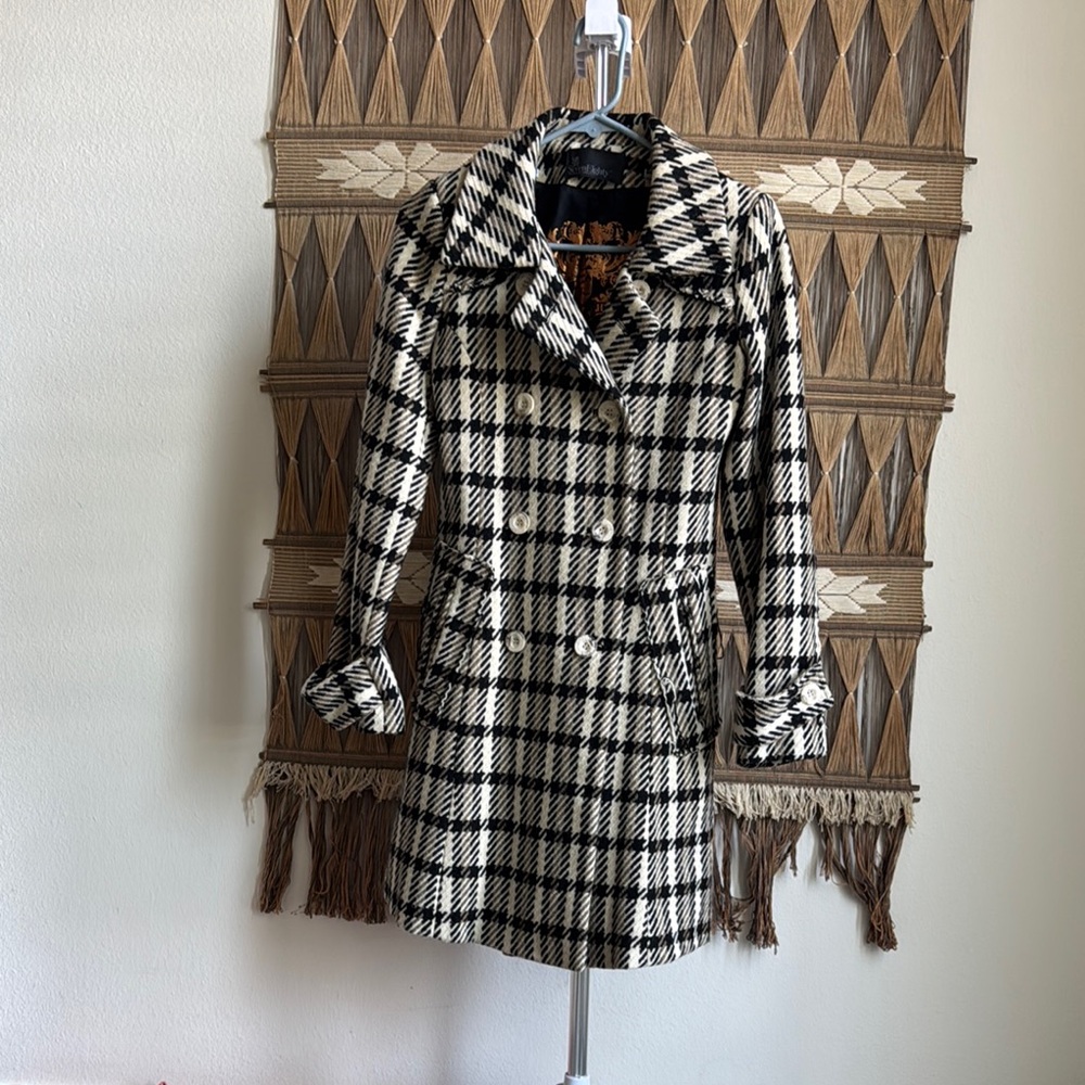 Classic Black and White Plaid Trench Coat with Belt
